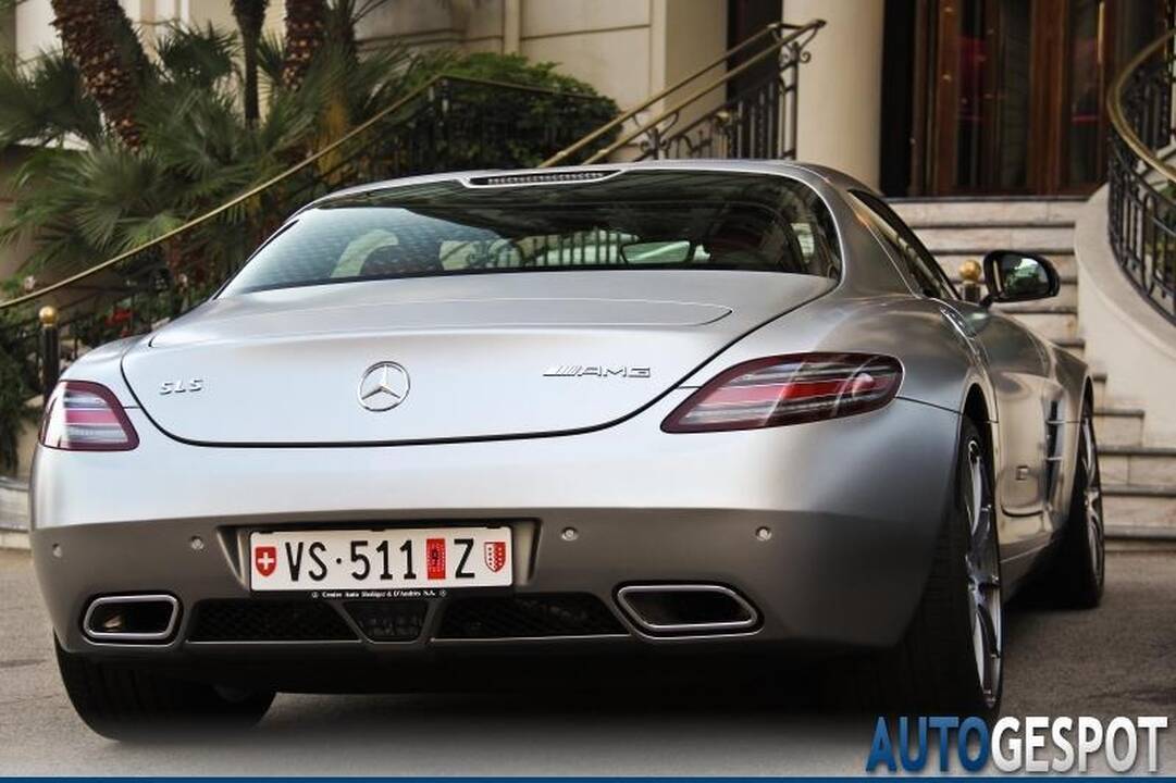 Nauja superautomobilių tendencija – tik matiniai atspalviai