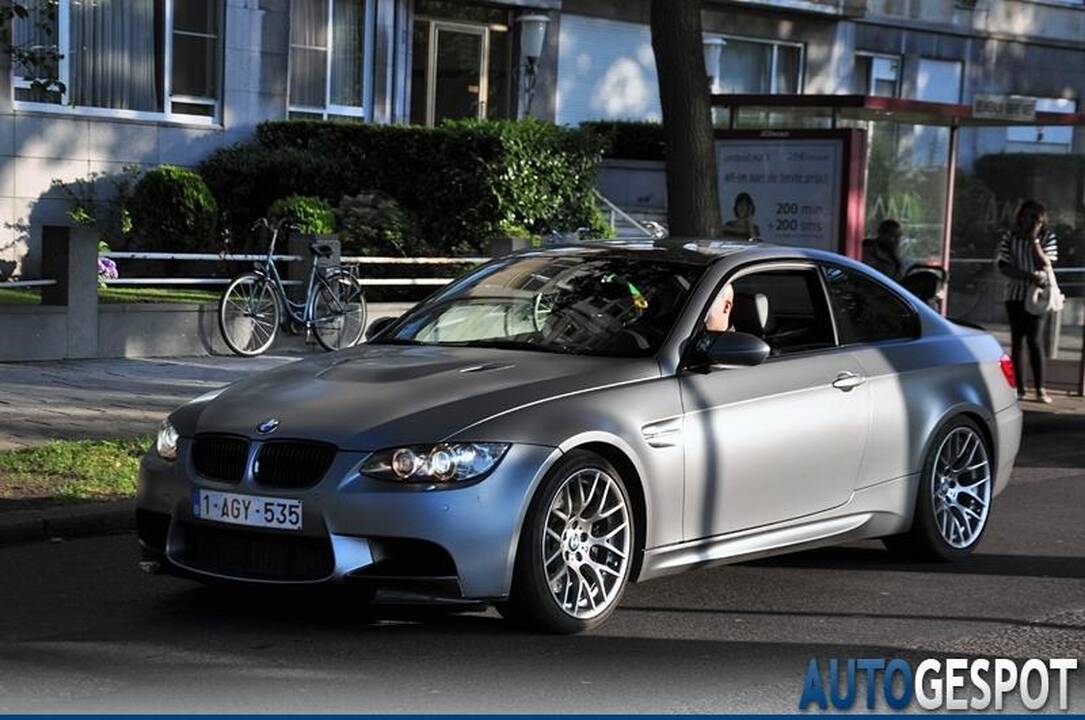 Nauja superautomobilių tendencija – tik matiniai atspalviai