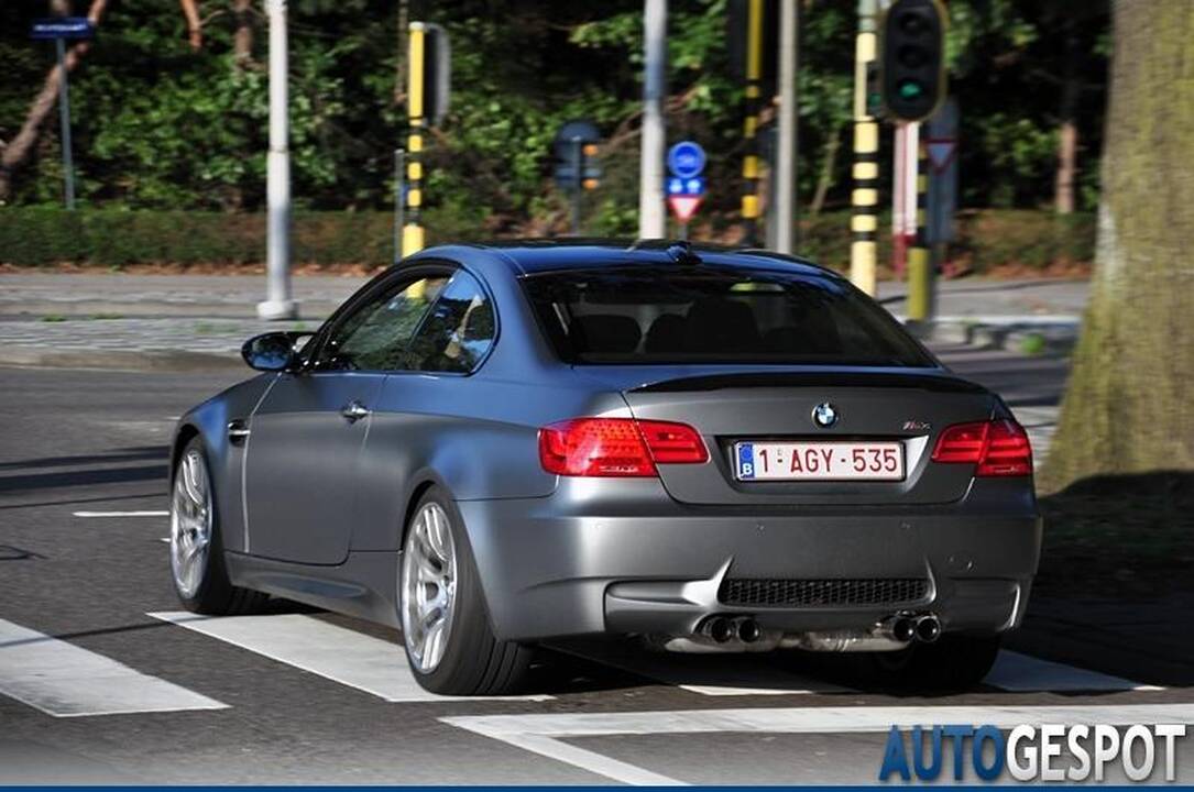 Nauja superautomobilių tendencija – tik matiniai atspalviai