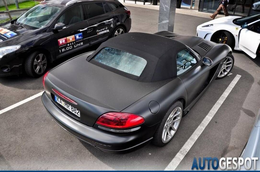 Nauja superautomobilių tendencija – tik matiniai atspalviai
