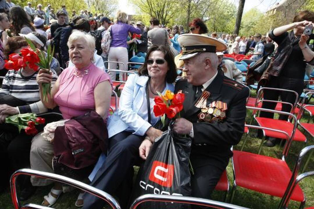 Pergalės diena Klaipėdoje: gėlės ir padėkos veteranams