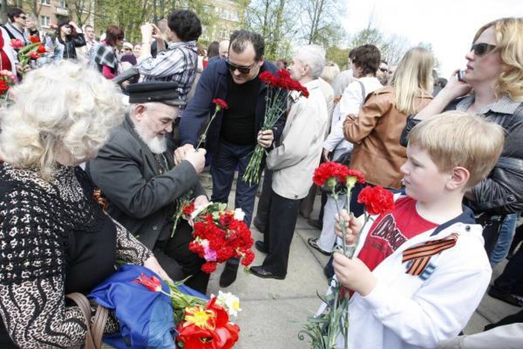 Pergalės diena Klaipėdoje: gėlės ir padėkos veteranams