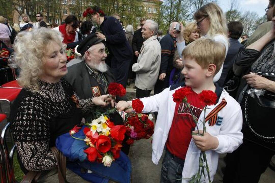Pergalės diena Klaipėdoje: gėlės ir padėkos veteranams