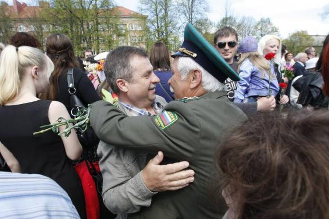 Pergalės diena Klaipėdoje: gėlės ir padėkos veteranams