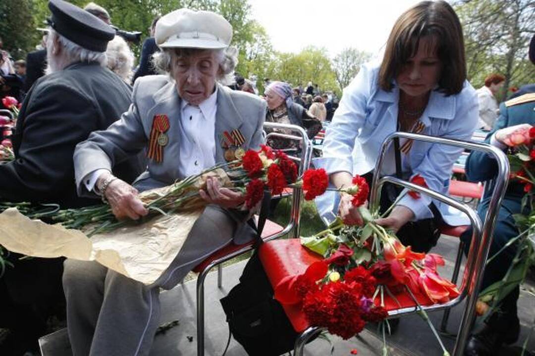 Pergalės diena Klaipėdoje: gėlės ir padėkos veteranams