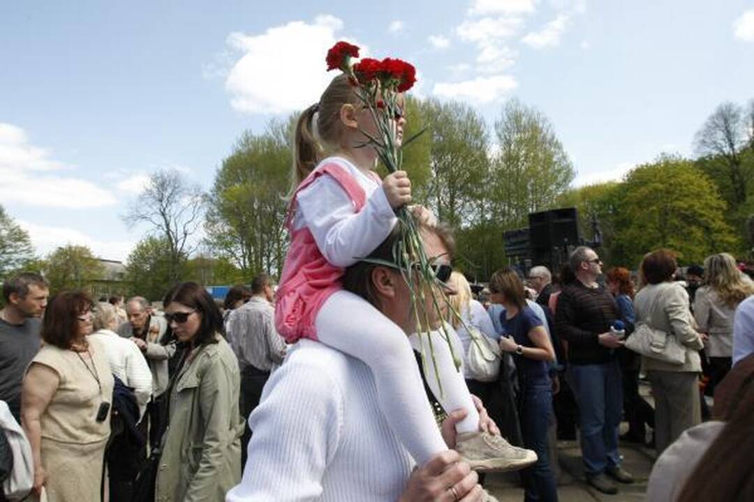 Pergalės diena Klaipėdoje: gėlės ir padėkos veteranams