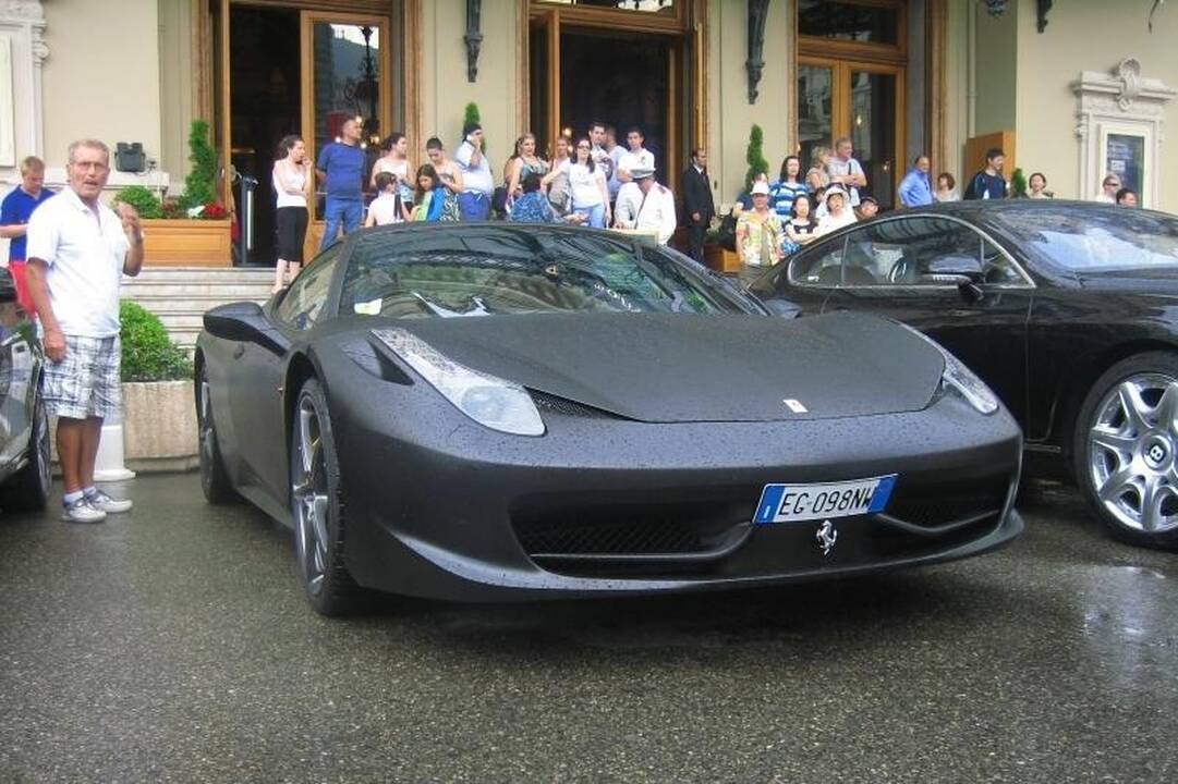 Nauja superautomobilių tendencija – tik matiniai atspalviai