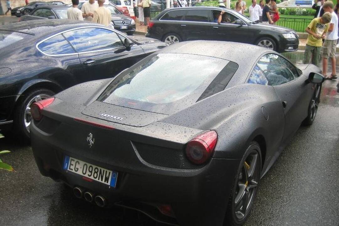 Nauja superautomobilių tendencija – tik matiniai atspalviai