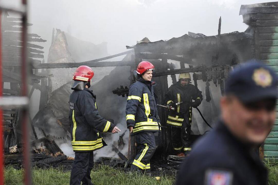 Gaisras Žaliakalnyje kilo dėl vaikų neatsargumo?