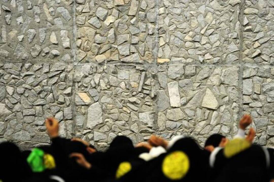 Trečiąją hadžo dieną vyksta akmenų mėtymo į Šėtoną ritualas ir gyvulių aukojimas