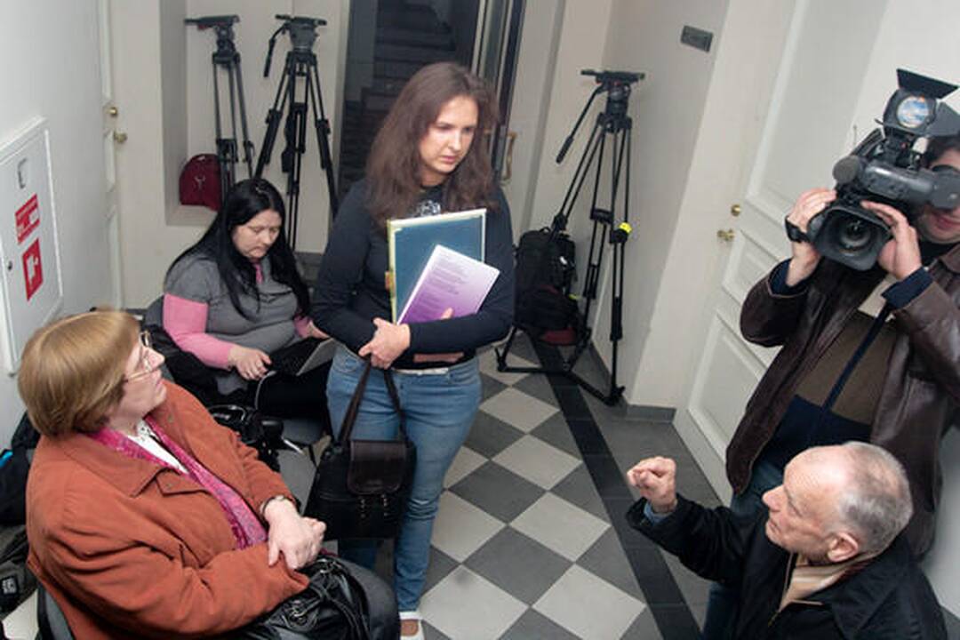 Teismas iš posėdžių salės pašalino E.Kusaitę