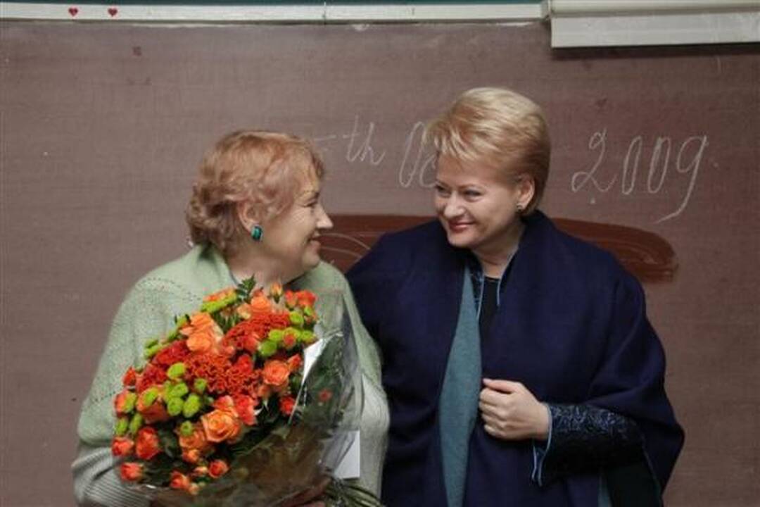 Mokytojų dienos proga Prezidentė lankėsi savo mokykloje