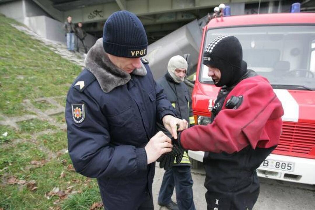 Į Nerį įlėkęs automobilis rastas po Mindaugo tiltu (papildyta)