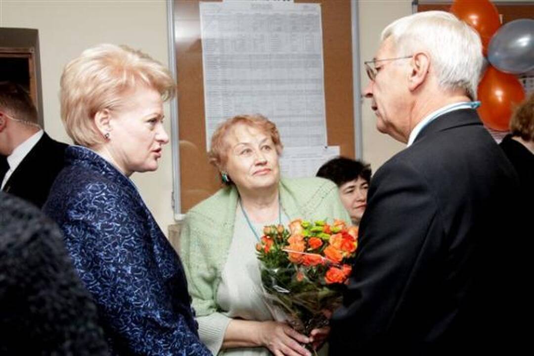 Mokytojų dienos proga Prezidentė lankėsi savo mokykloje