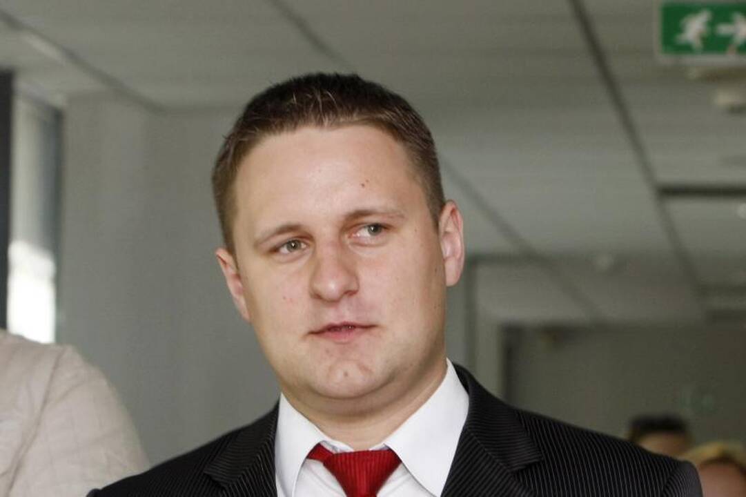 Atlikėjas A.Rimiškis teisme išradingai neigė vairavęs girtas