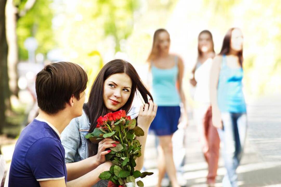 Kaip pakviesti draugę į pasimatymą? (praktiški patarimai)
