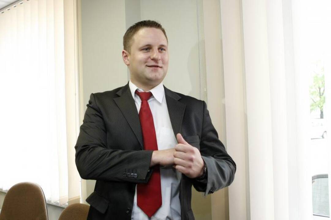 Atlikėjas A.Rimiškis teisme išradingai neigė vairavęs girtas