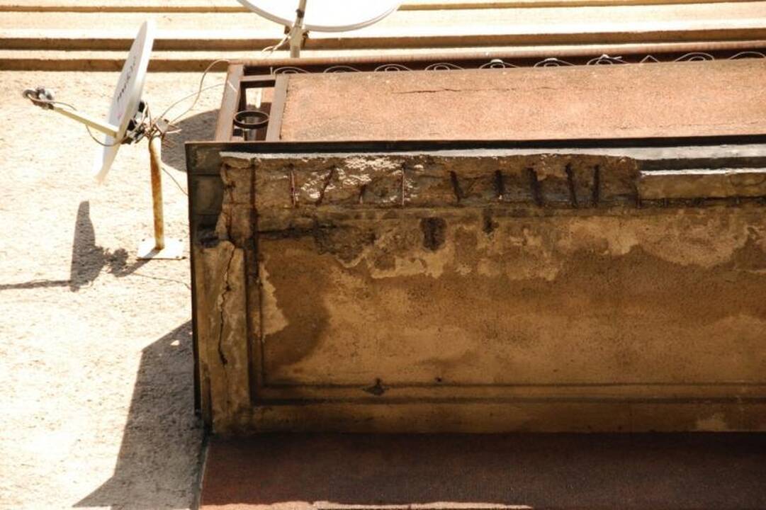 Išėjimas į daugiabučio balkoną moterį pražudė 