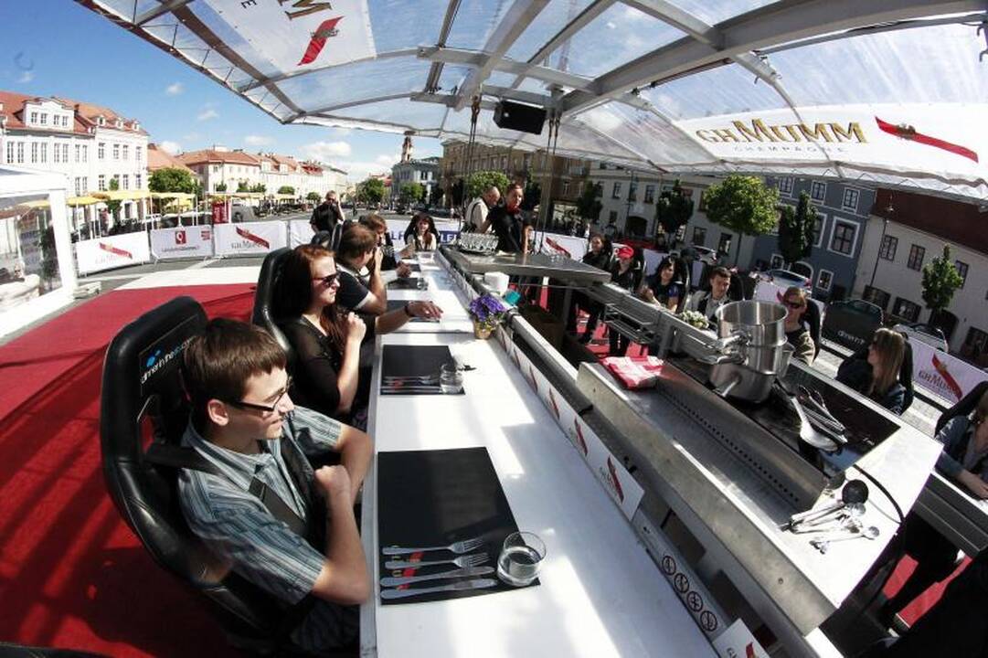 Dangaus restoranas Vilniuje: priešpiečiai 50 m aukštyje 