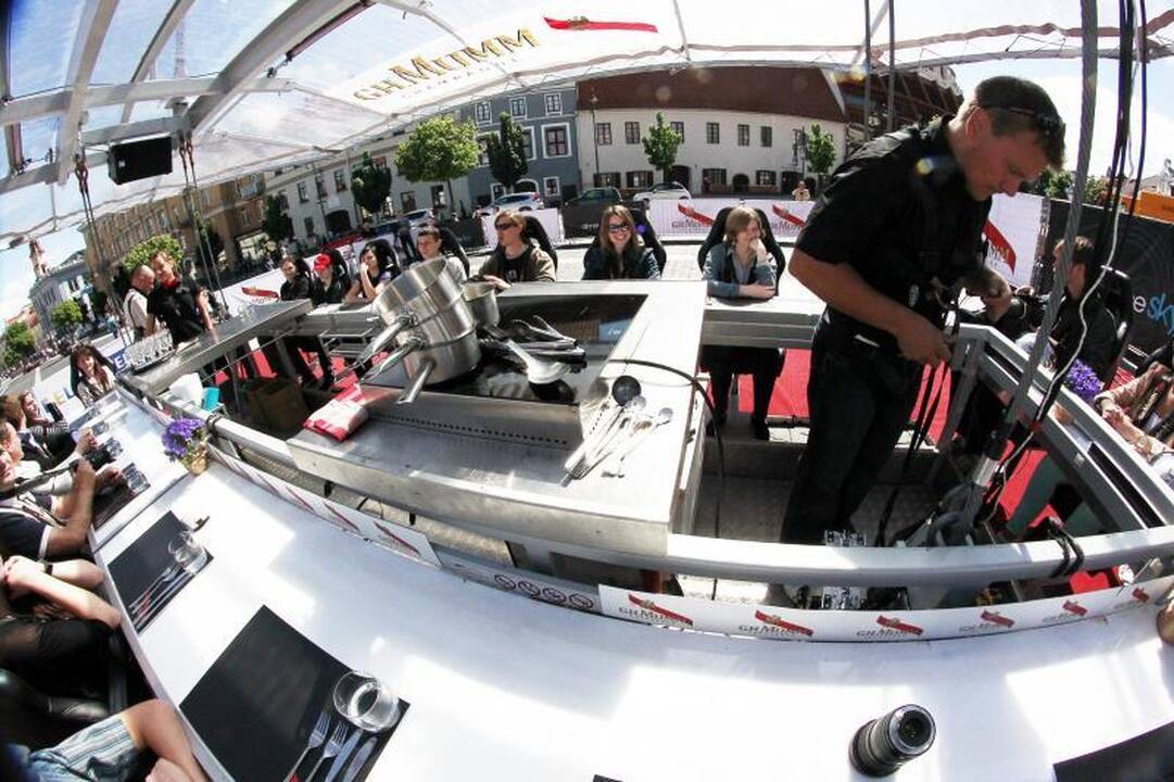 Dangaus restoranas Vilniuje: priešpiečiai 50 m aukštyje 