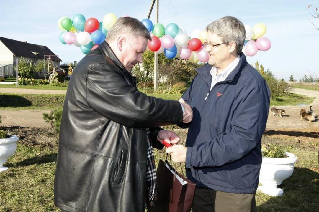 Jakų parke atidaryta nauja žaliuojanti alėja