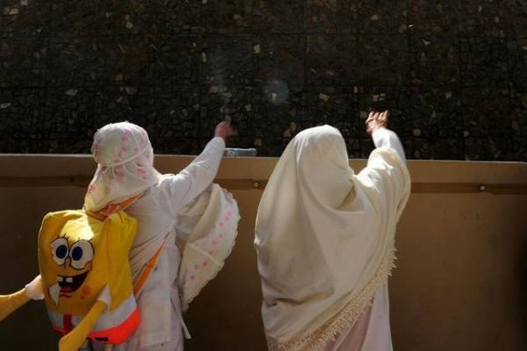 Trečiąją hadžo dieną vyksta akmenų mėtymo į Šėtoną ritualas ir gyvulių aukojimas