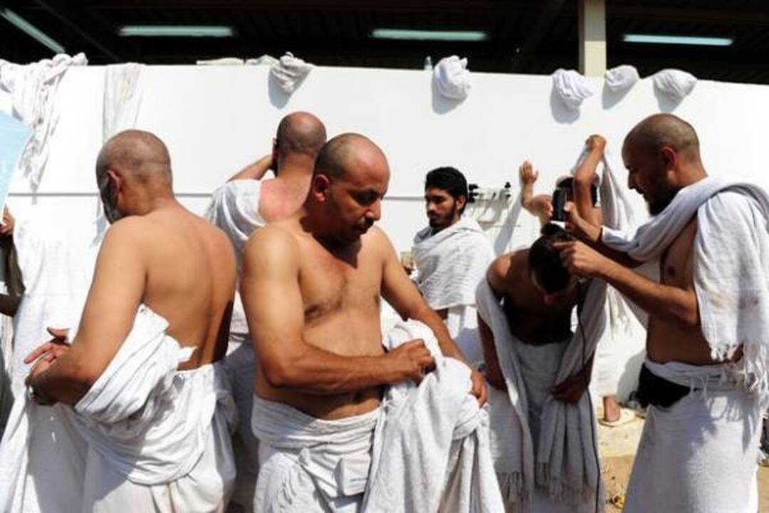 Trečiąją hadžo dieną vyksta akmenų mėtymo į Šėtoną ritualas ir gyvulių aukojimas