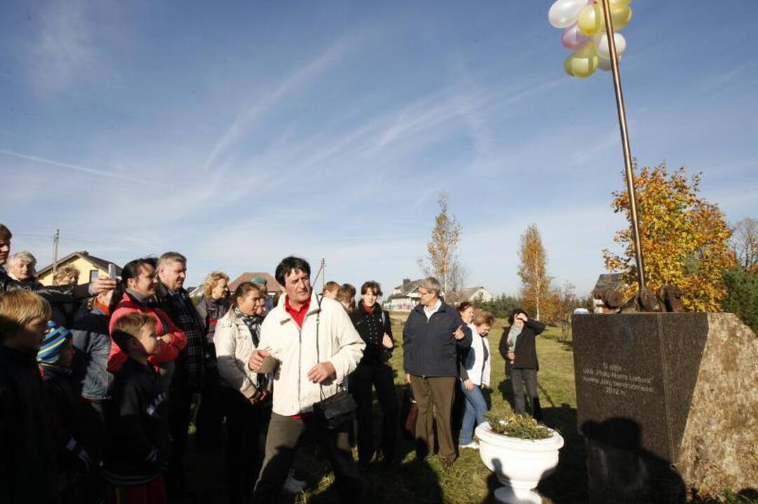 Jakų parke atidaryta nauja žaliuojanti alėja