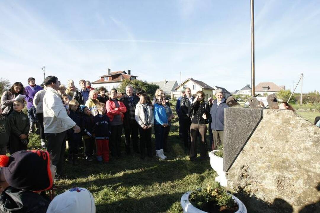 Jakų parke atidaryta nauja žaliuojanti alėja
