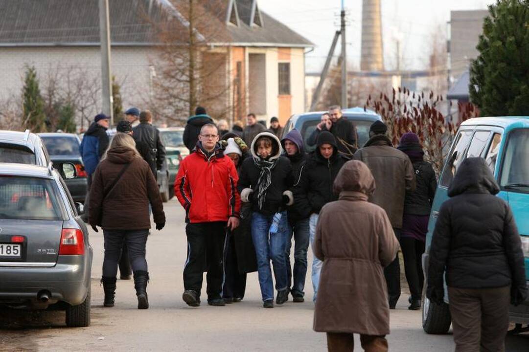 Šeštadienį prie Kedžių namo lankėsi medikai