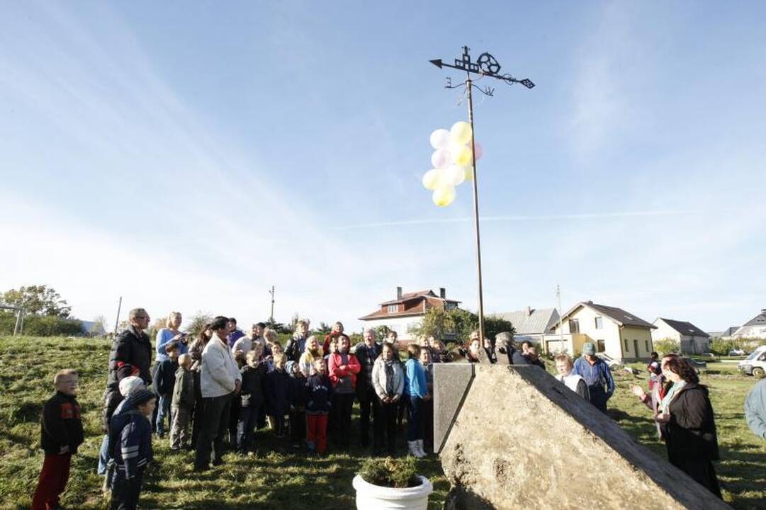 Jakų parke atidaryta nauja žaliuojanti alėja