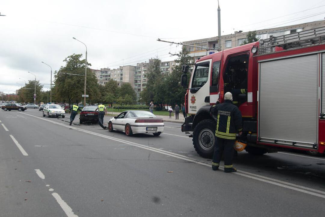 Vilniuje neblaivus jaunuolis sudaužė tris automobilius