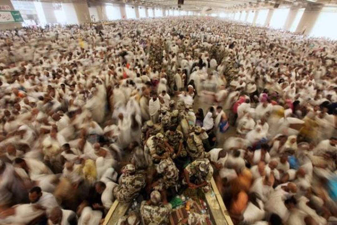 Trečiąją hadžo dieną vyksta akmenų mėtymo į Šėtoną ritualas ir gyvulių aukojimas
