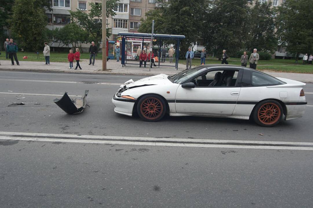Vilniuje neblaivus jaunuolis sudaužė tris automobilius