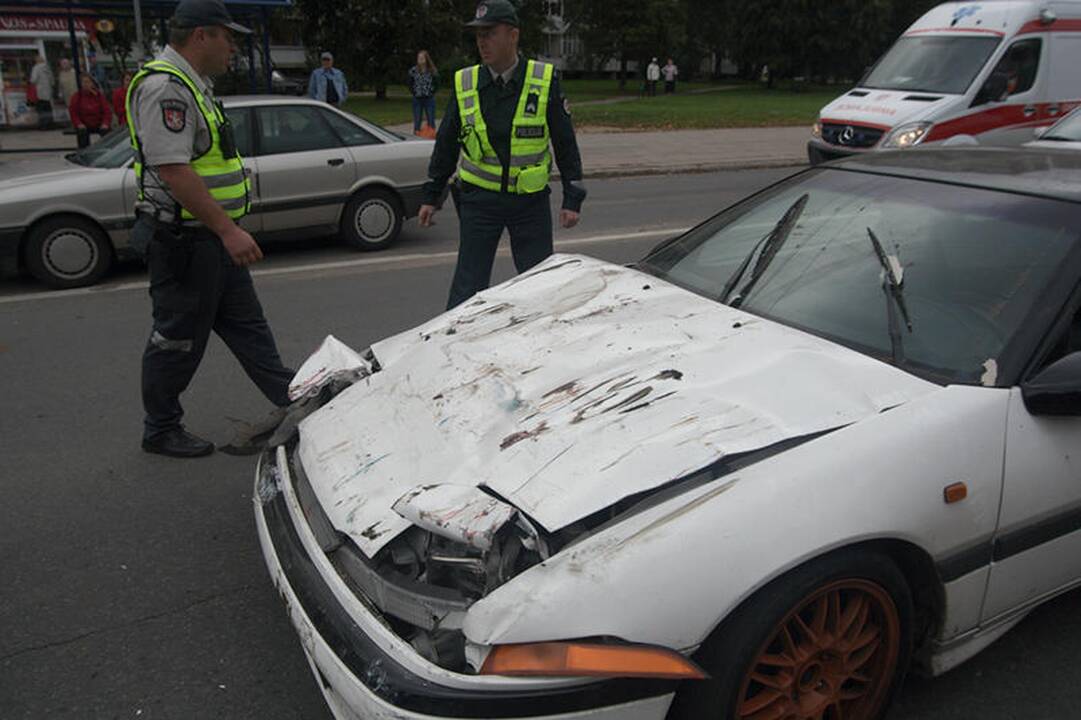 Vilniuje neblaivus jaunuolis sudaužė tris automobilius