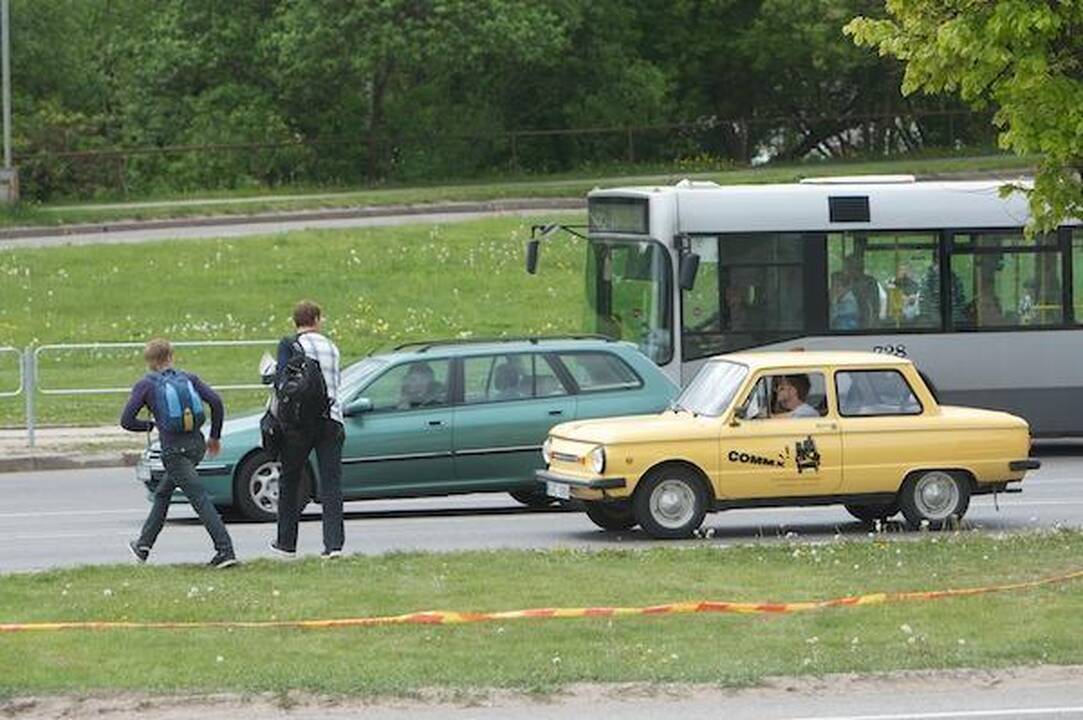 Perėją į „Akropolį“ panaikino - žmonės tebeeina