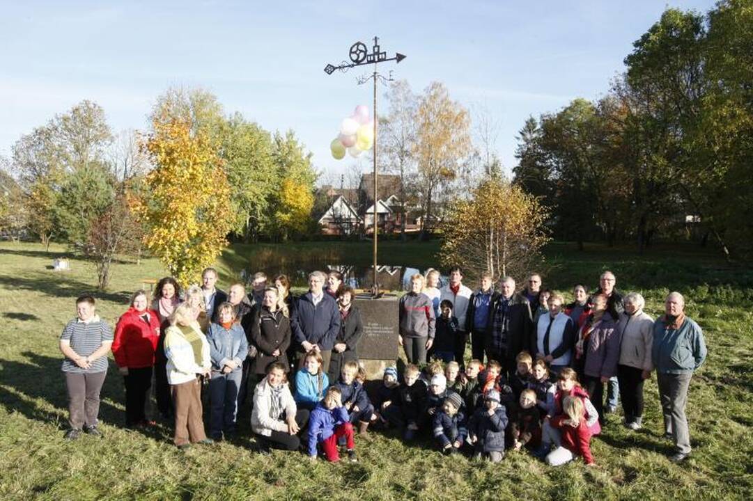 Jakų parke atidaryta nauja žaliuojanti alėja