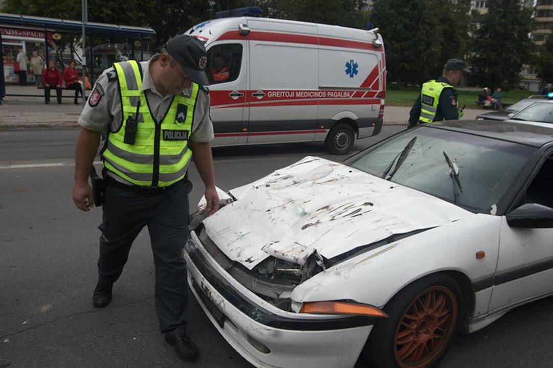 Vilniuje neblaivus jaunuolis sudaužė tris automobilius