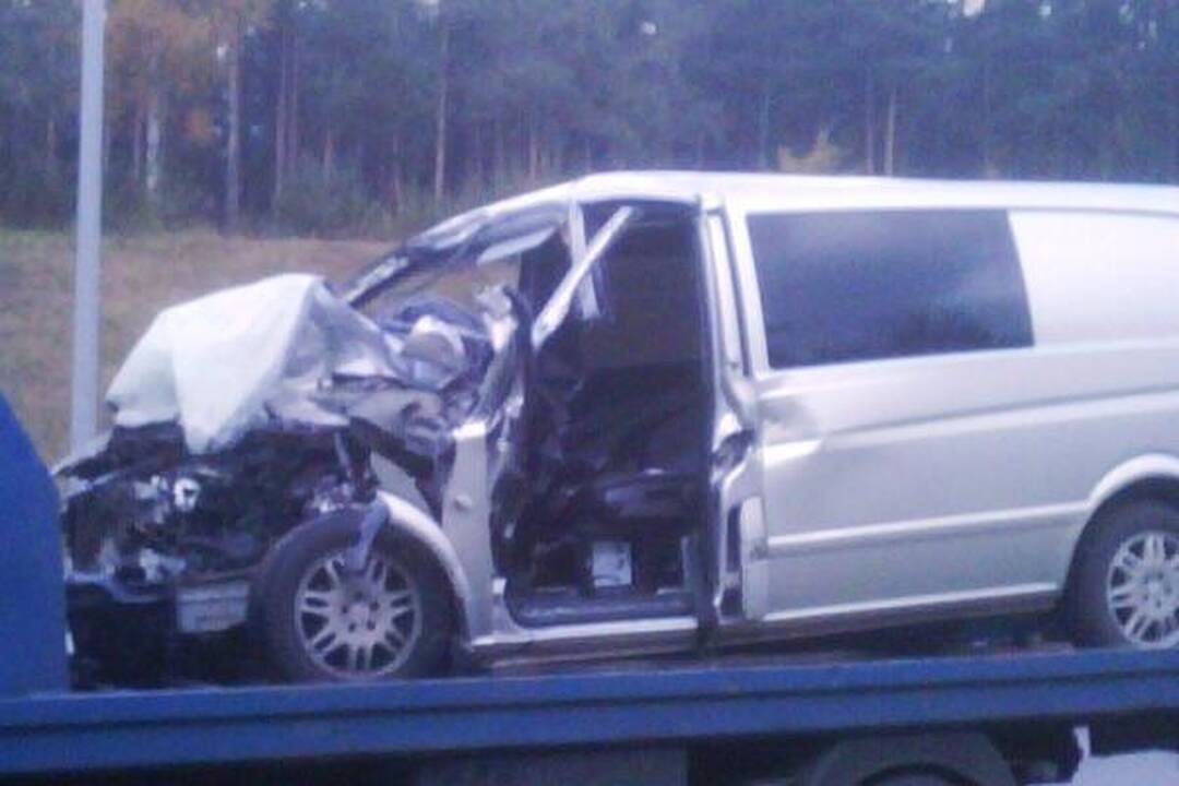 Greitkelyje ties Kaunu avarijų virtinę sukėlė policija? (papildyta)
