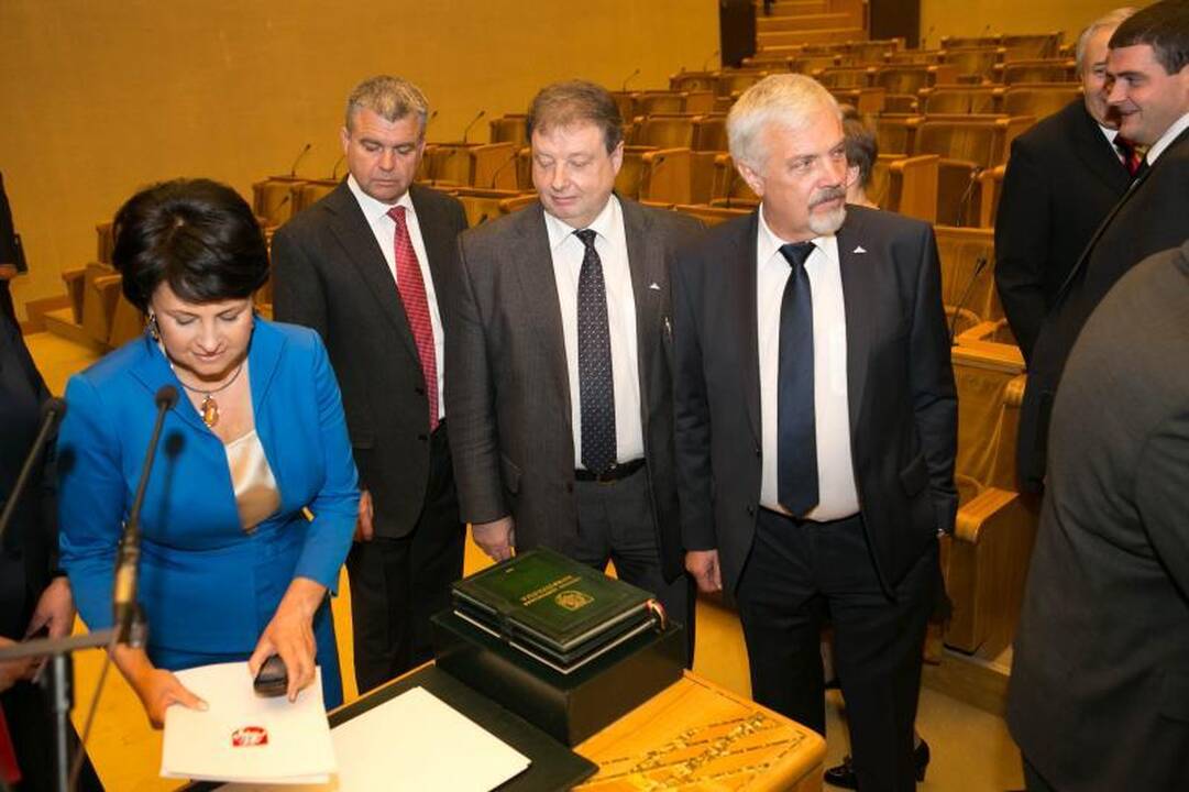 Prisaikdinti 135 naujojo Seimo nariai   