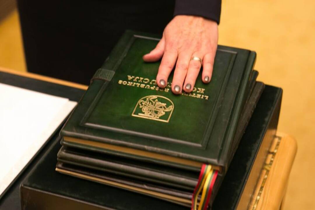 Prisaikdinti 135 naujojo Seimo nariai   