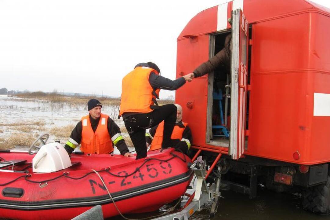 Pamaryje iš apsemtų teritorijų ugniagesiai gelbėjo gyventojus