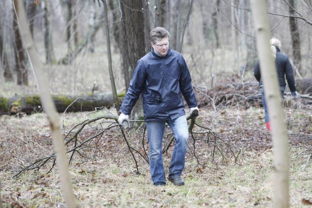 Profsąjungos žadėtos minios prie Vyriausybės nesurinko (papildyta)