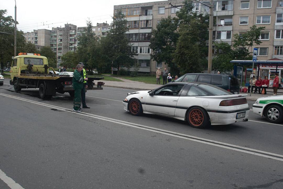 Vilniuje neblaivus jaunuolis sudaužė tris automobilius