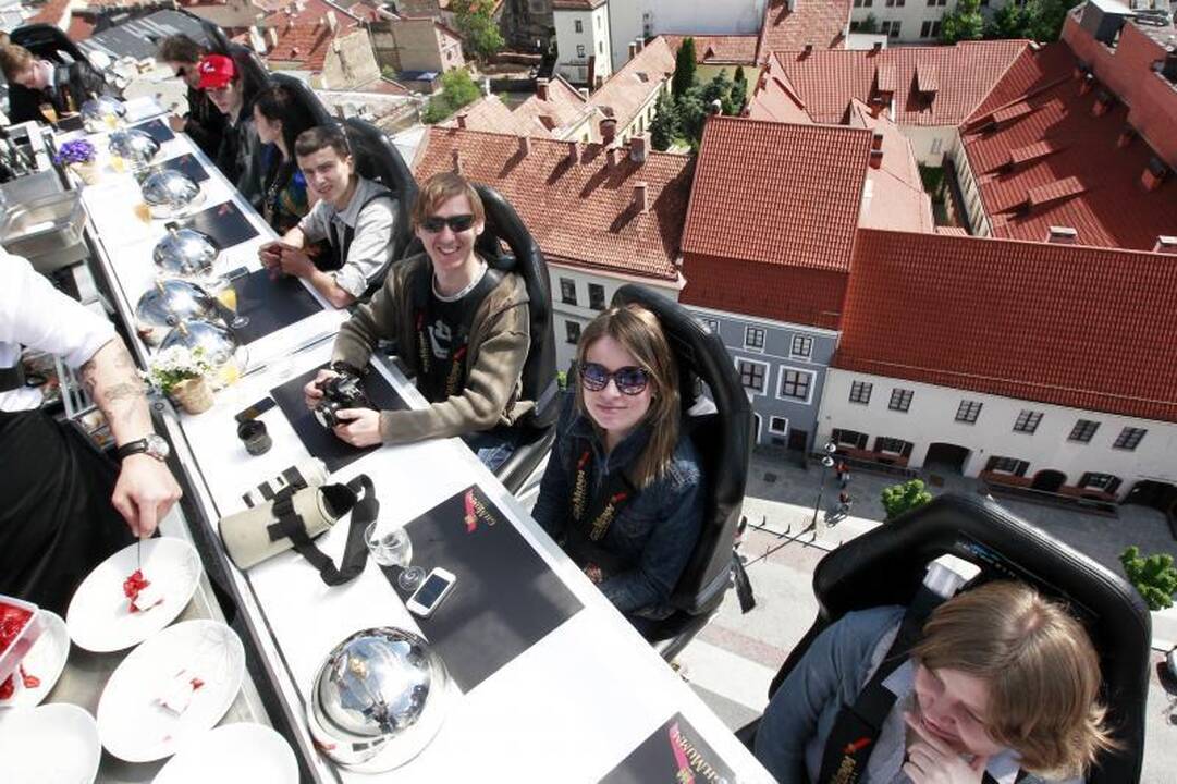 Dangaus restoranas Vilniuje: priešpiečiai 50 m aukštyje 