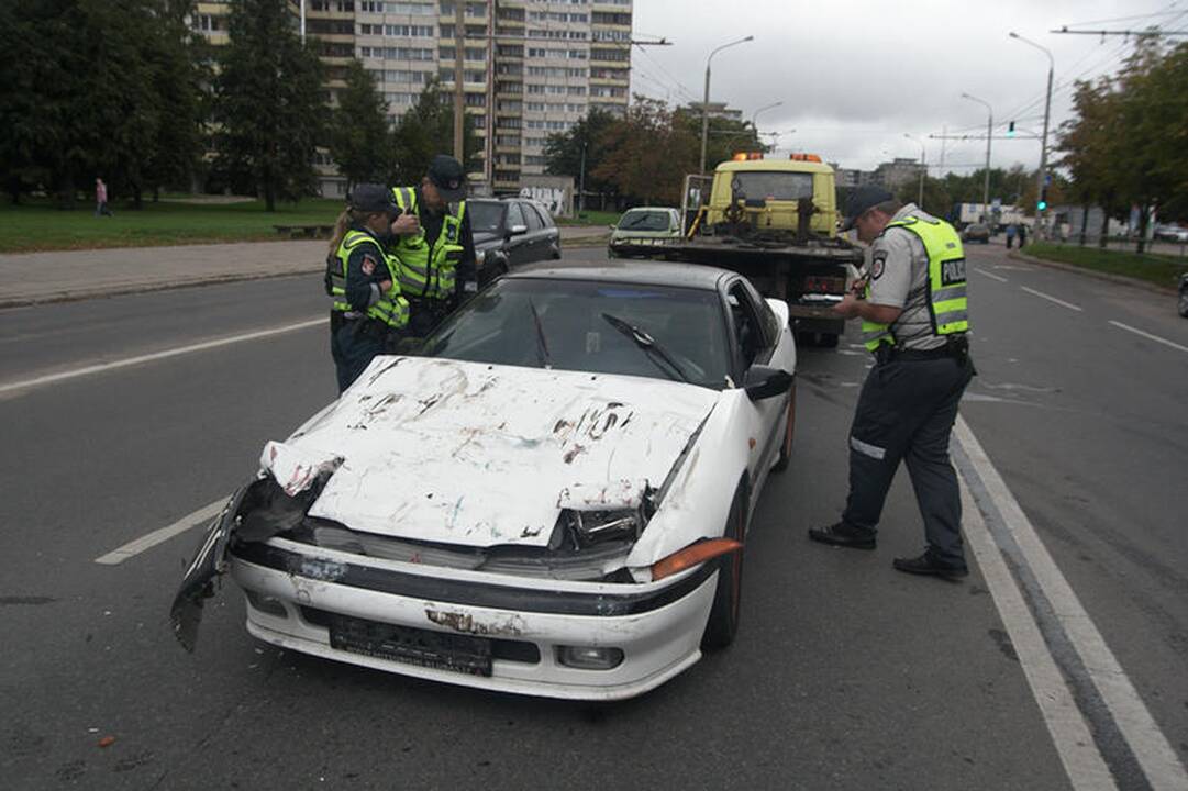 Vilniuje neblaivus jaunuolis sudaužė tris automobilius