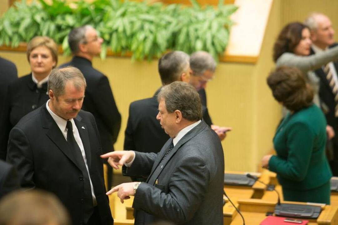 Prisaikdinti 135 naujojo Seimo nariai   