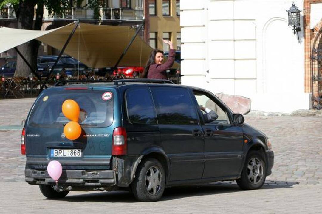 Kauno abiturientai švenčia paskutinį skambutį
