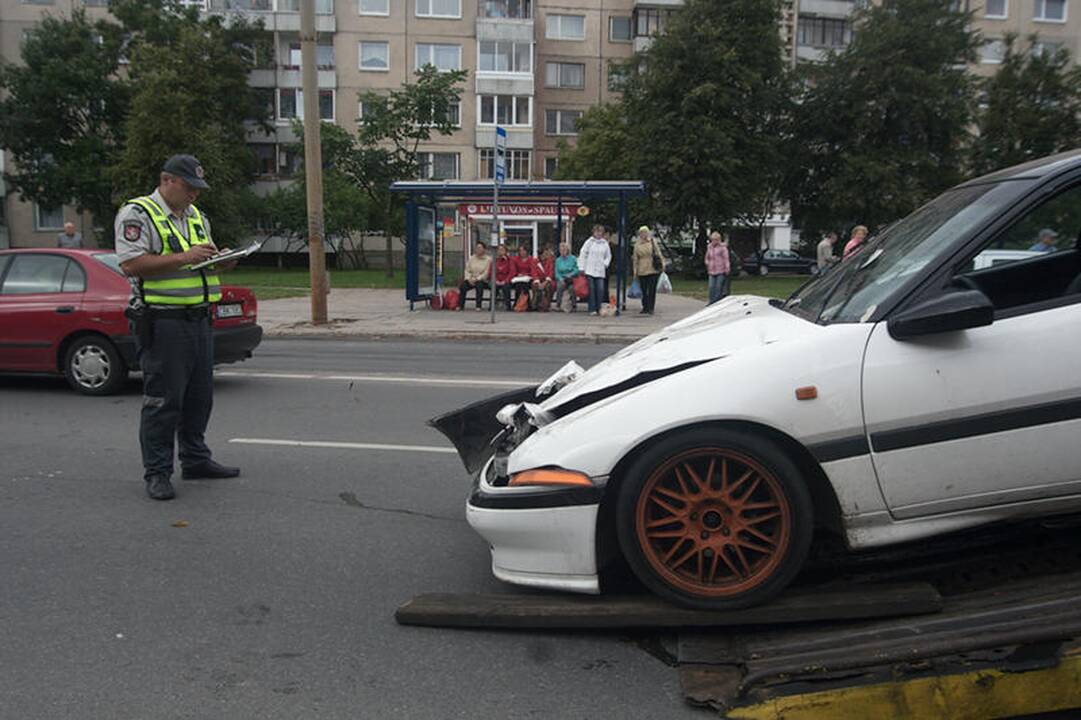 Vilniuje neblaivus jaunuolis sudaužė tris automobilius