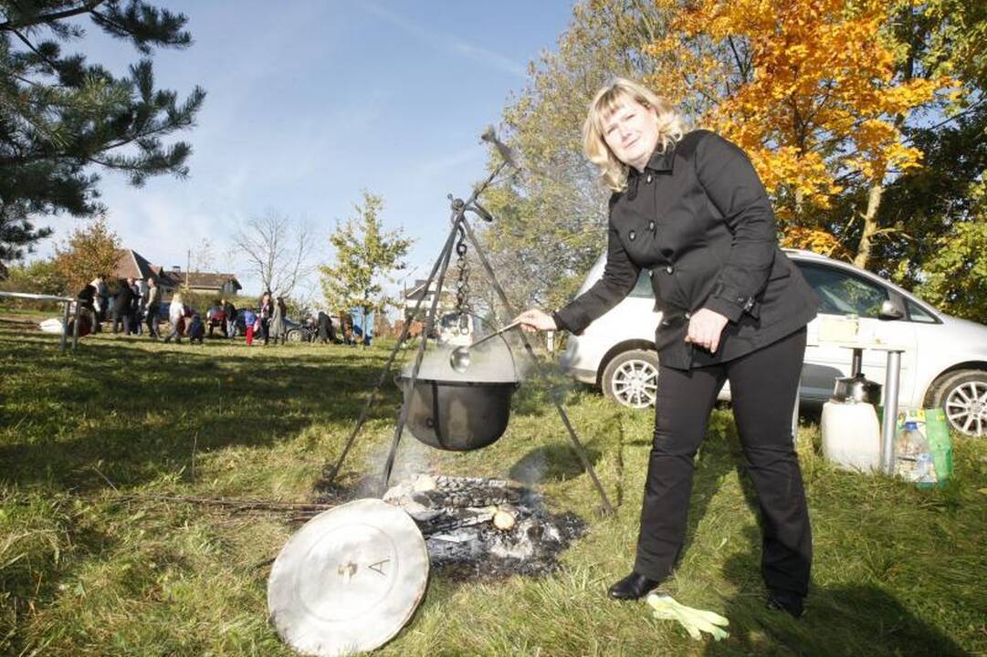 Jakų parke atidaryta nauja žaliuojanti alėja